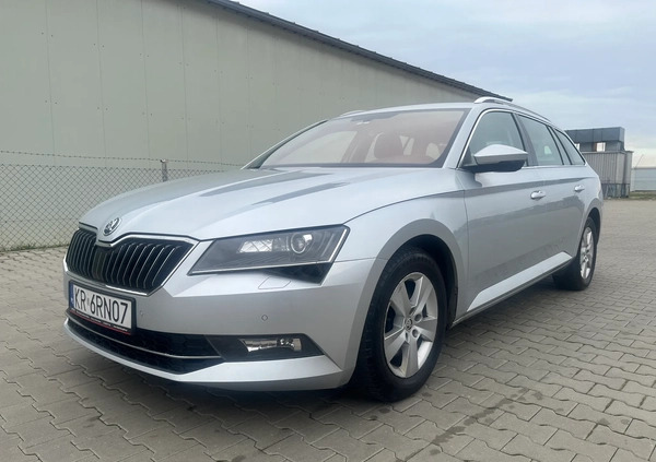 Skoda Superb cena 69900 przebieg: 142000, rok produkcji 2017 z Rymanów małe 466